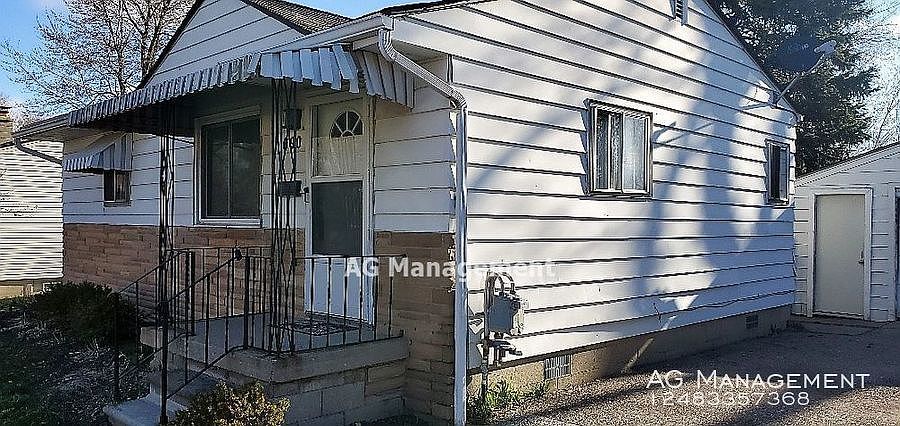 1st image of 690 S Stirling Ave