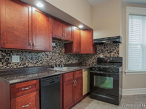 4th image of 2406 Clarence Ave