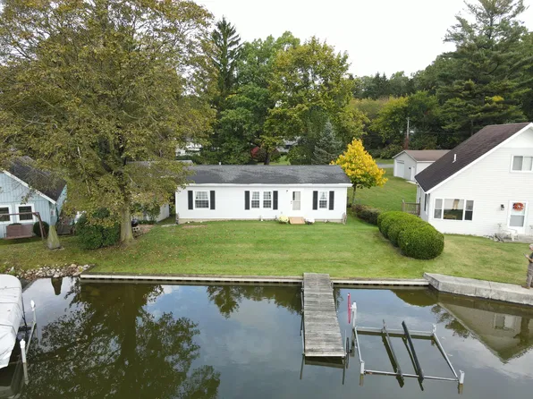 34347 North St NE, Paw Paw, MI 49079