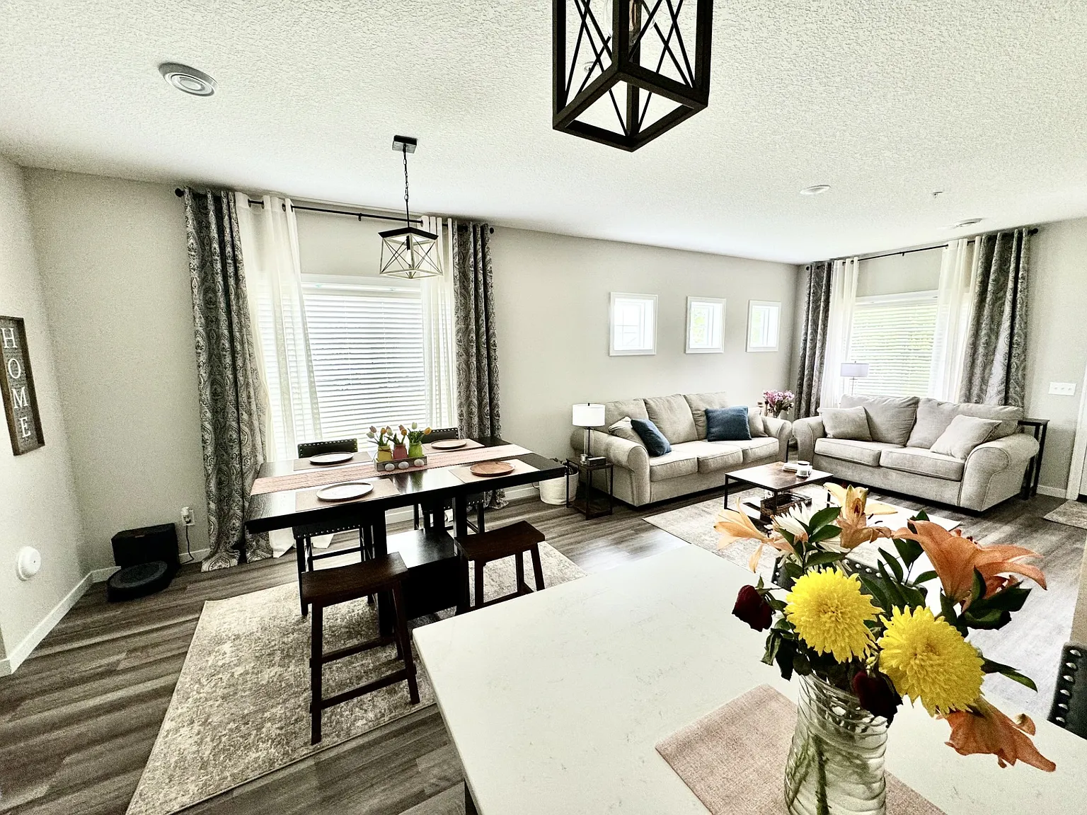 3 bed, 2.5 bath, 1711 sqft, $2,345 — Photo 4