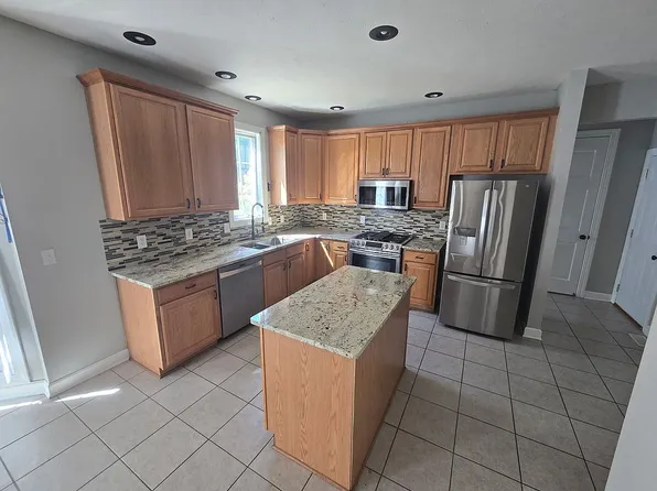 175 Red Oak St, Poplar Grove, IL 61065