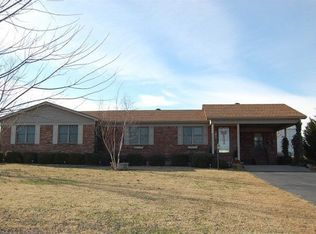 1061 Robertson Rd N, Murray, KY 42071