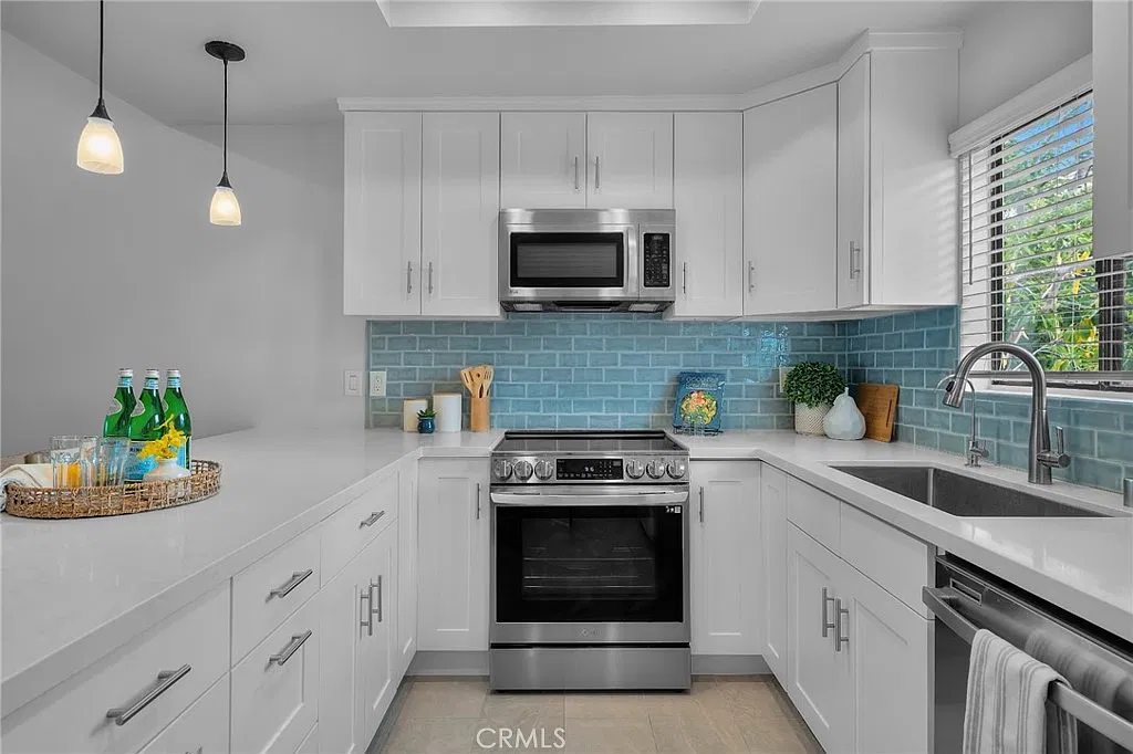 2 bed, 1352 sqft, $4,500 — Photo 3