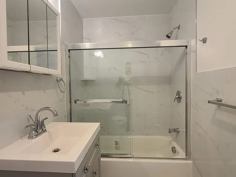 100 Griffith St #3R — Photo 9