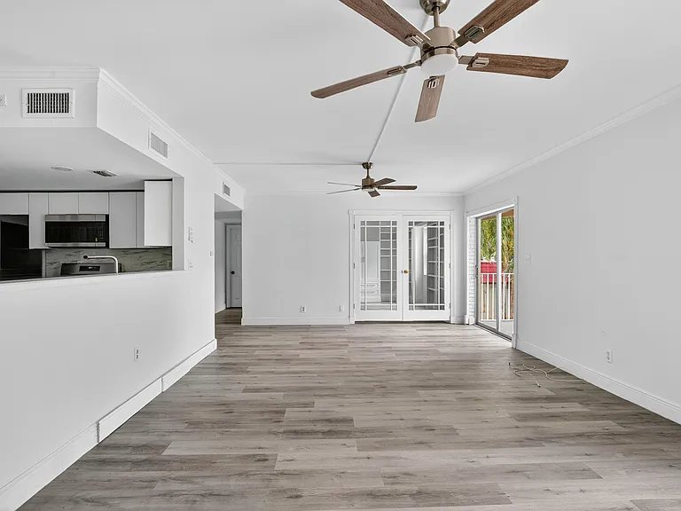495 SE 8th St #242 — Photo 25
