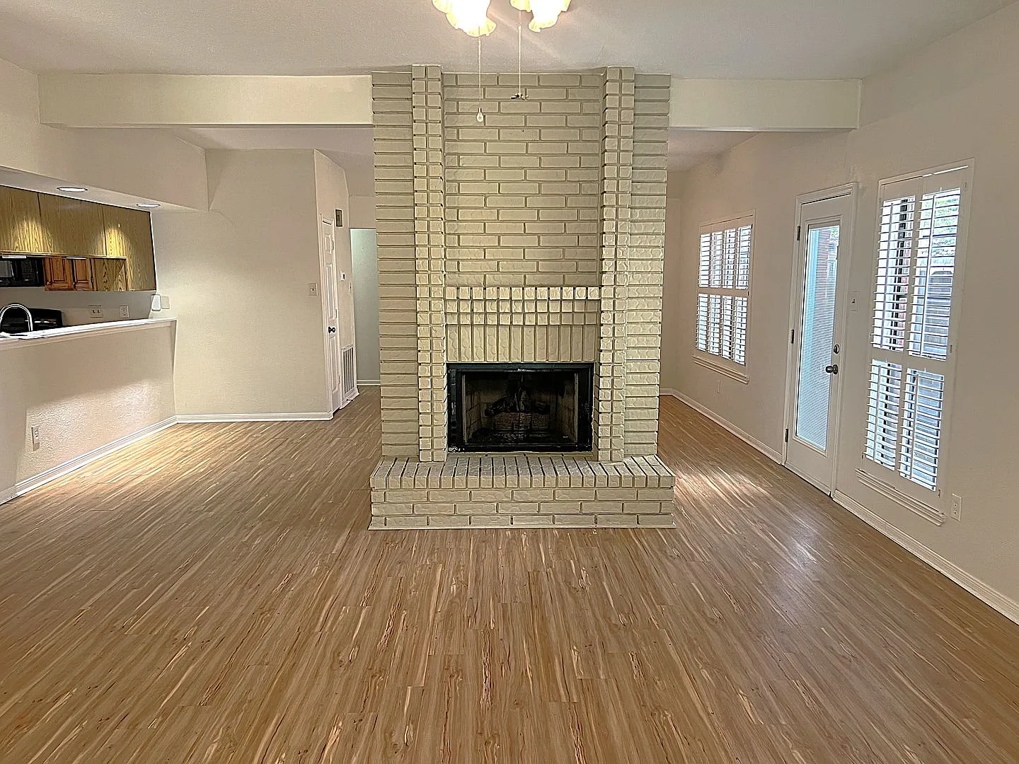Home for Lease in the Heart of Kingwood — Photo 3