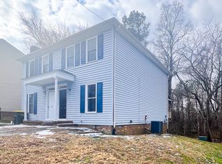 30 Fox Hill Dr, Kilmarnock, VA 22482