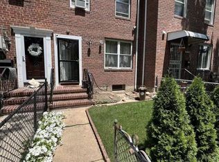 19523 Station Rd, Flushing, NY 11358