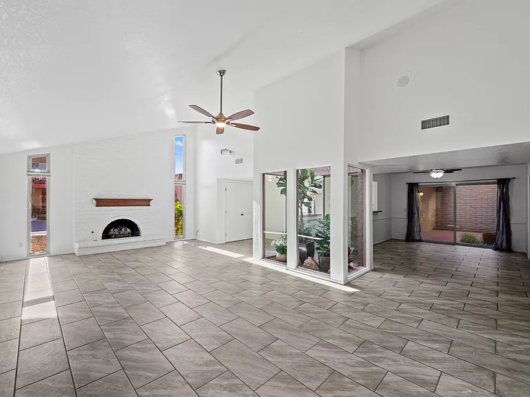 5733 N Camino De Las Estrellas — Photo 9