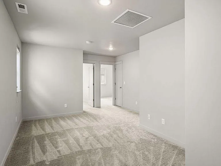 2366 NE Victor Pl — Photo 3