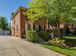 10115 Talbot Ave, Huntington Woods, MI 48070
