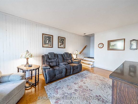 5th image of 33 Taunton Rd W #28