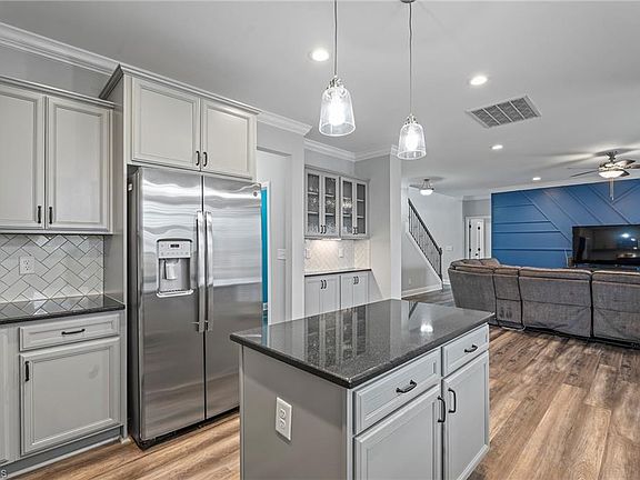 4th image of 1011 Lavender Ln
