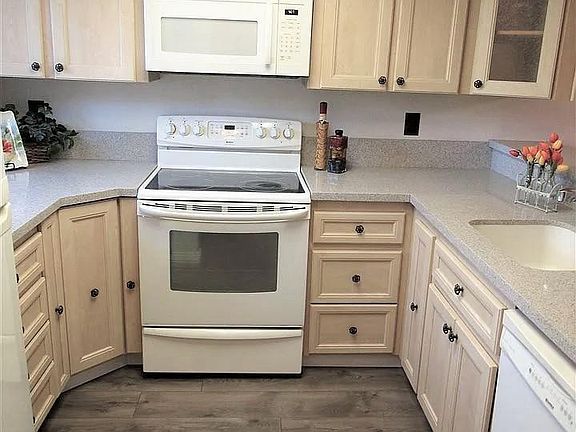 5th image of 6090 Joaquin Murieta Ave APT E