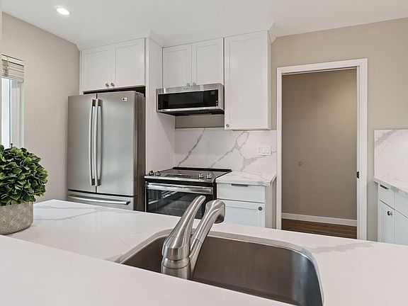 5th image of 1456 San Carlos Ave APT 304