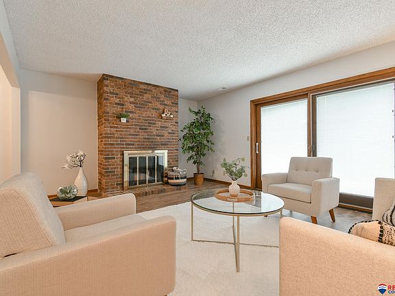 3rd image of 3408 Neerpark Dr