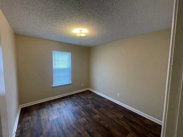 540 Indian Ave — Photo 11