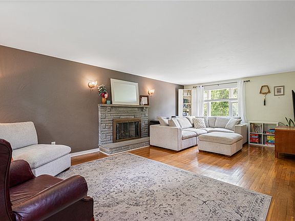 3rd image of 1253 Beagle Dr