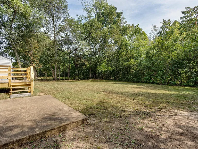 3810 Memphis Dr — Photo 18