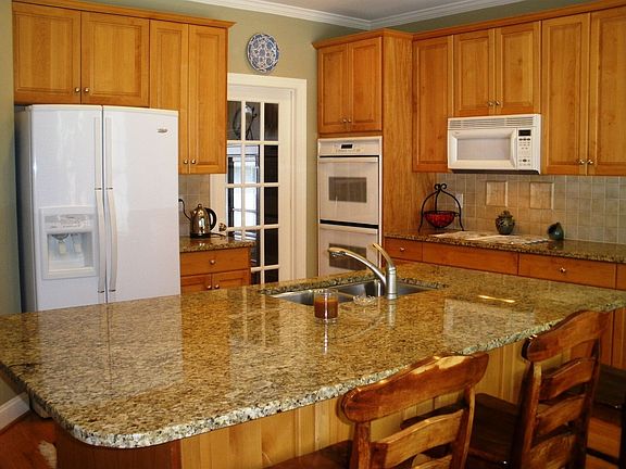 3rd image of 304 Chanticlair Dr