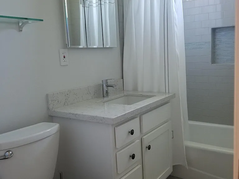 509 E Grand Ave — Photo 14