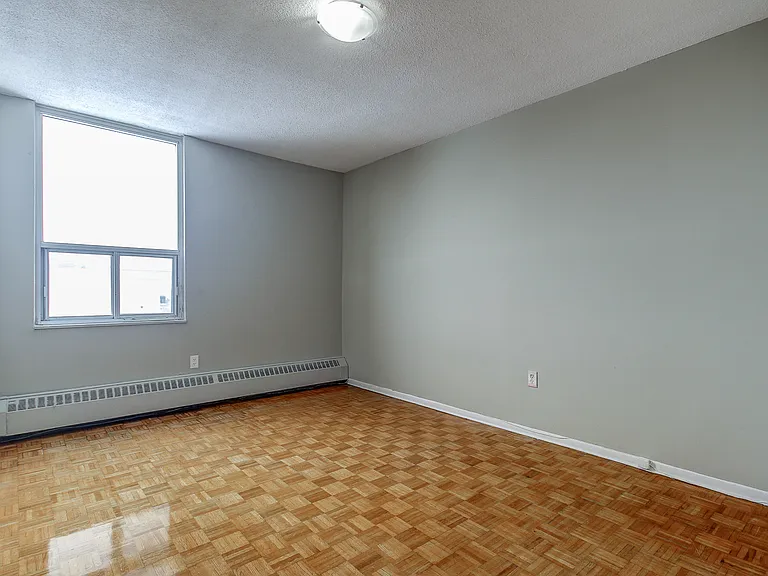 15 Eastbourne Dr — Photo 16