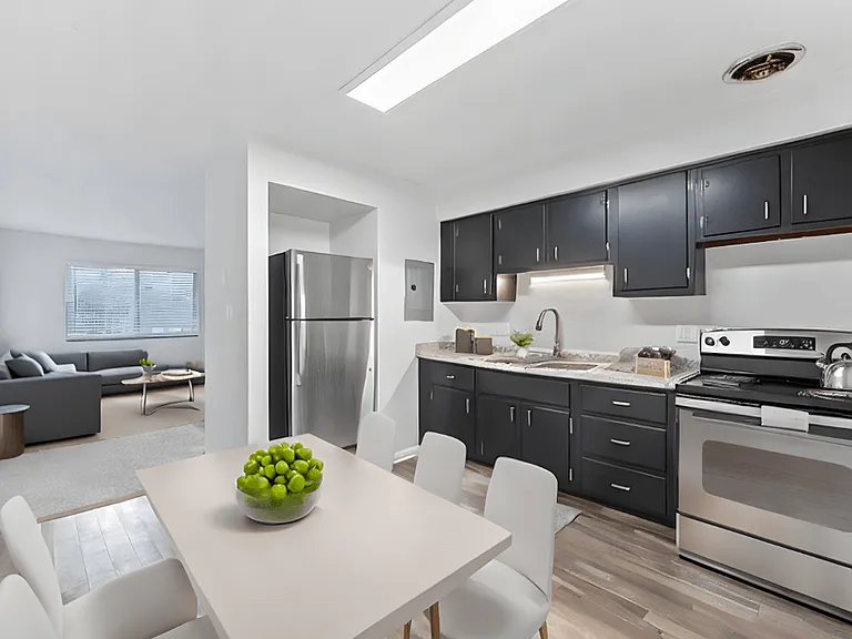Flyer Pointe — Photo 2