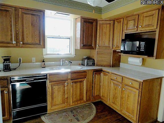 5th image of 114 E 211th St
