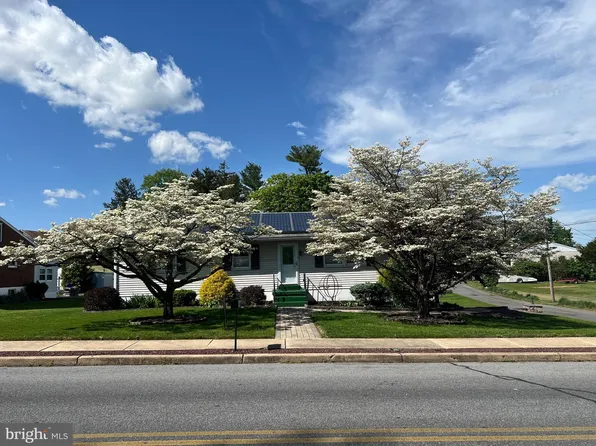 11 E Jefferson St, Womelsdorf, PA 19567