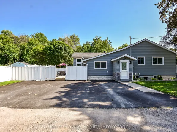 25 Lucy St, Penetanguishene, ON L9M 1K7