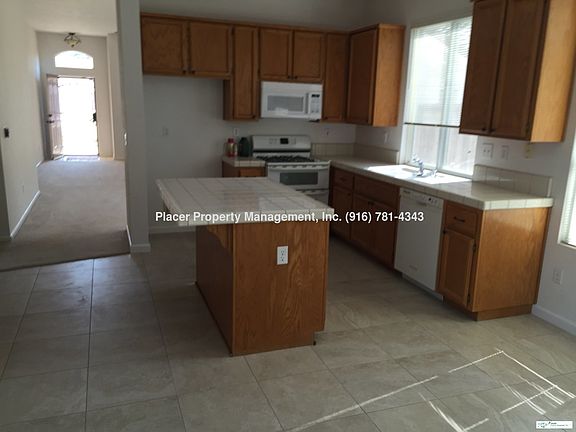 2nd image of 211 Red Leaf Ct