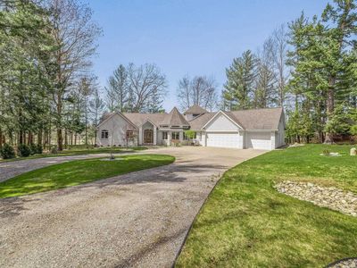 5733 N Enchanted Forest Dr, Sanford, MI, 48657