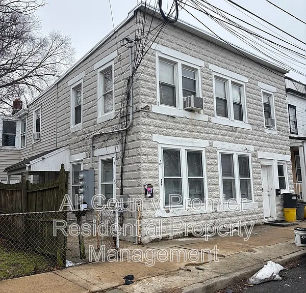 319 Hobart Ave #321B — Photo 1