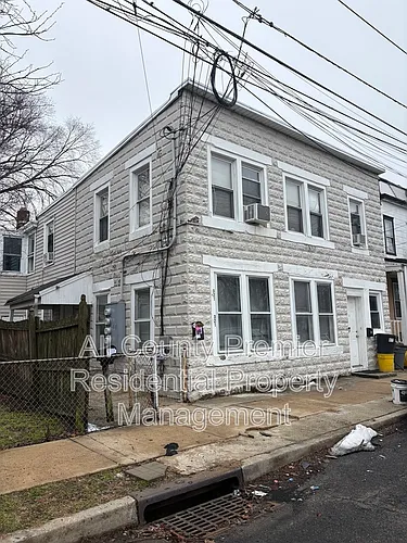 319 Hobart Ave #321B Photo 1