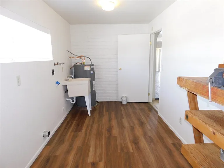 2077 Whitewater Dr — Photo 12