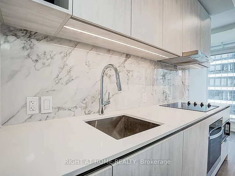8 Wellesley St W #2606 — Photo 32