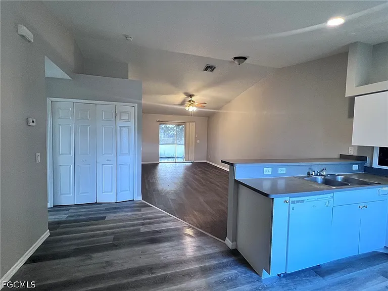 1809 SW Santa Barbara Pl — Photo 8