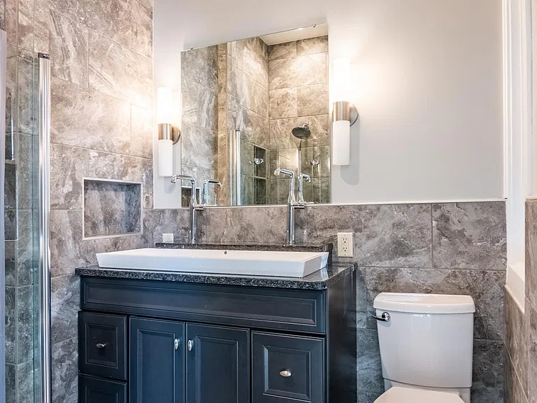 535 W Berry St #2 — Photo 8