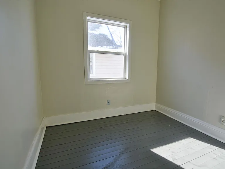 127B Woodlawn Ave — Photo 7