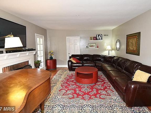 4th image of 912 Hillwood Ave