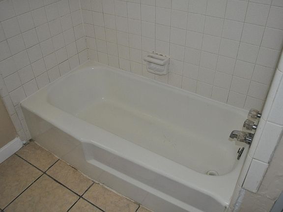 5th image of 1105 Ann Dr #A