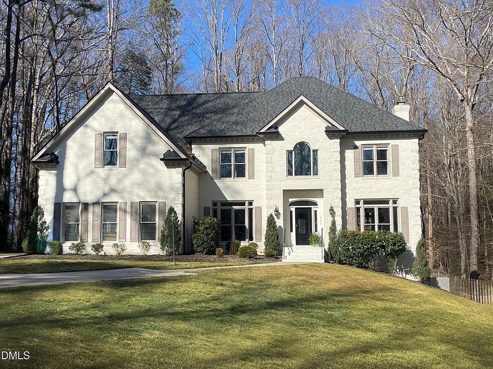 1st image of 900 Darfield Dr