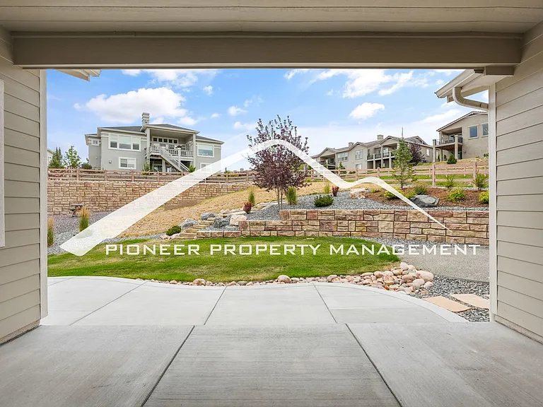2398 Merlot Dr — Photo 27