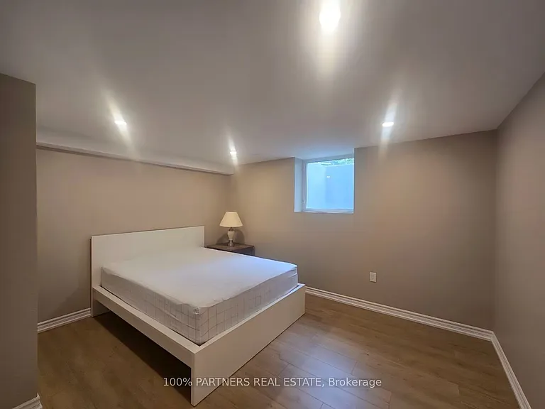 244 Burbank Dr #BASEMENT — Photo 11