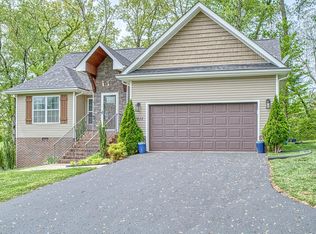 1815 Bay View Dr, Cookeville, TN 38506