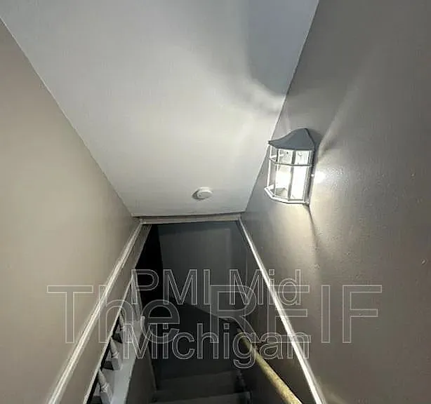 813 Alvord Ave — Photo 16