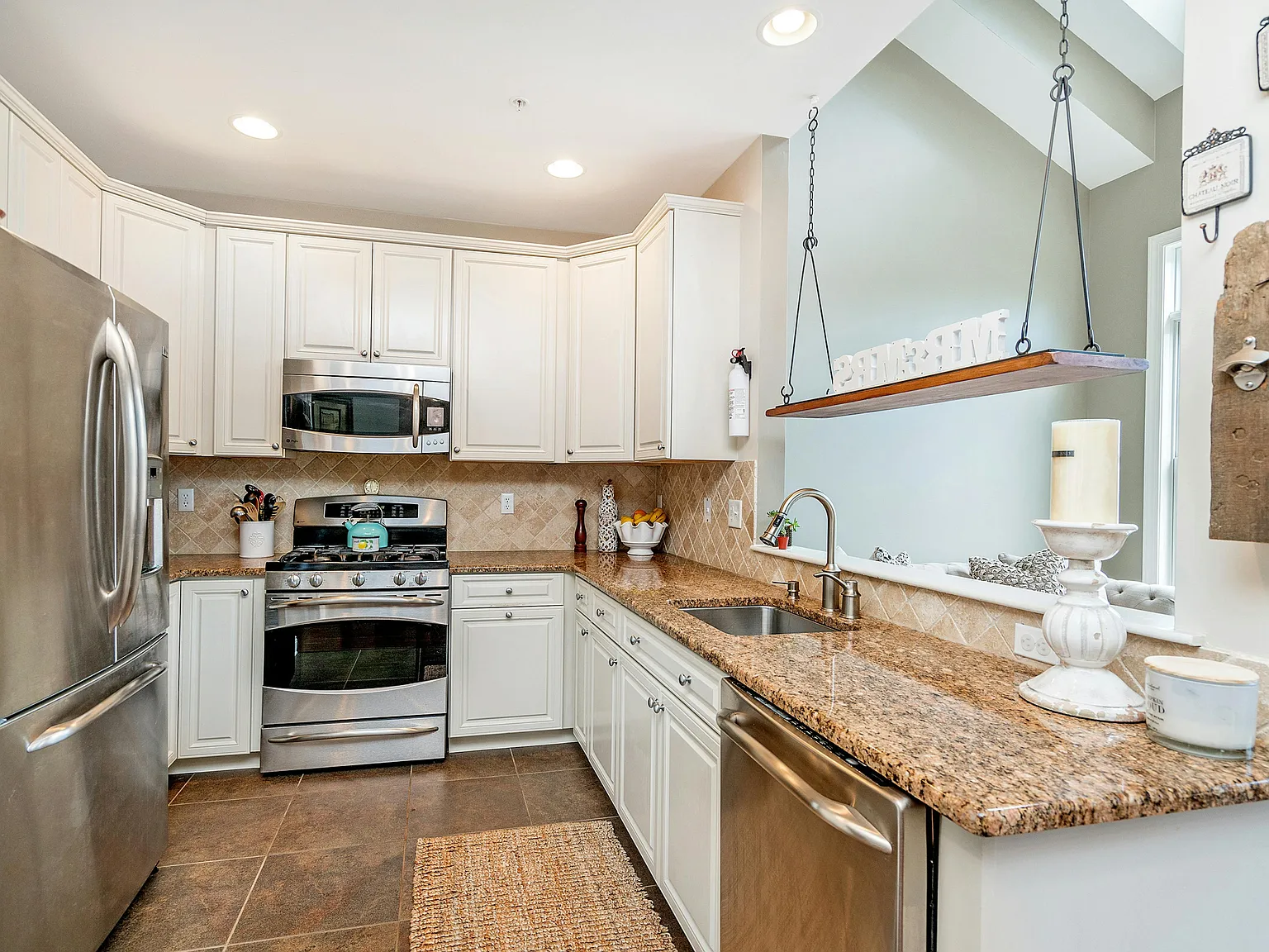2 bed, 2.5 bath, 2255 sqft, $4,000 — Photo 3