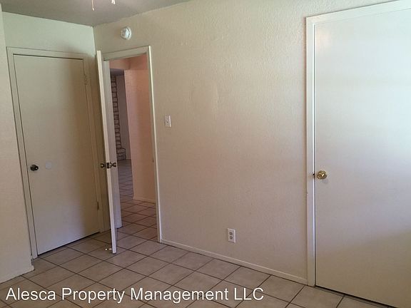 5th image of 401 Algerita Dr APT B