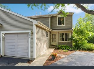 223 E Forest Knoll Dr, Palatine, IL 60074