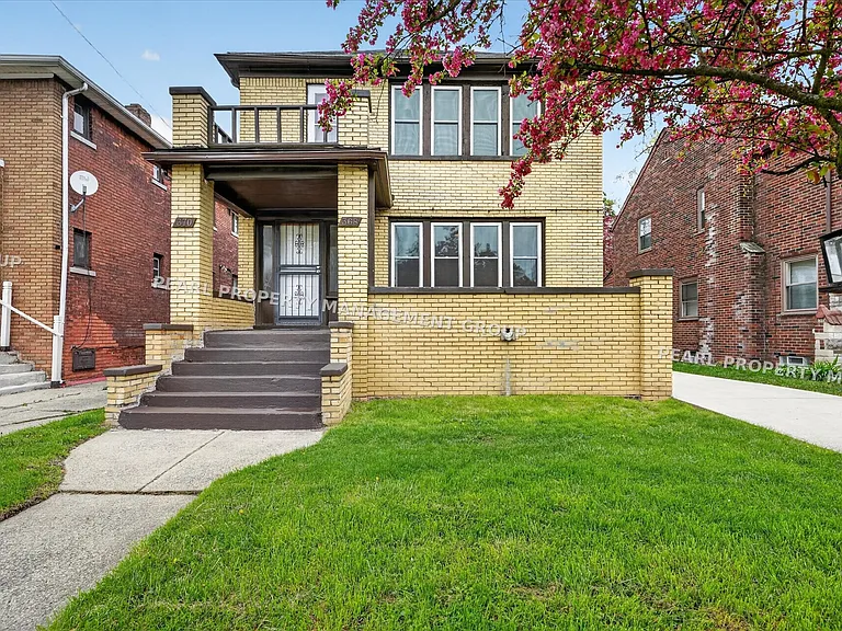368 Piper Blvd — Photo 1
